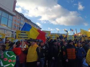 Miting împotriva lui Gheorghe Flutur, cu membri și simpatizanți AUR