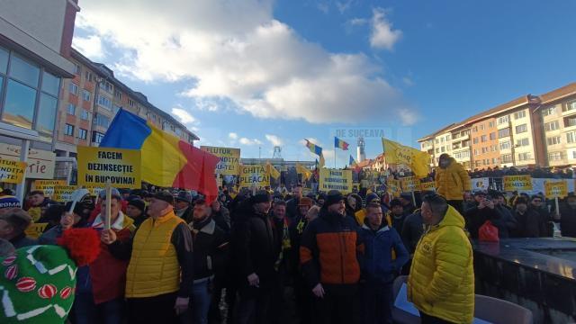 Miting împotriva lui Gheorghe Flutur, cu membri și simpatizanți AUR