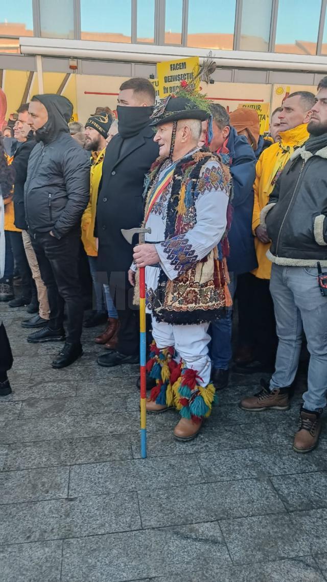 Miting împotriva lui Gheorghe Flutur, cu membri și simpatizanți AUR