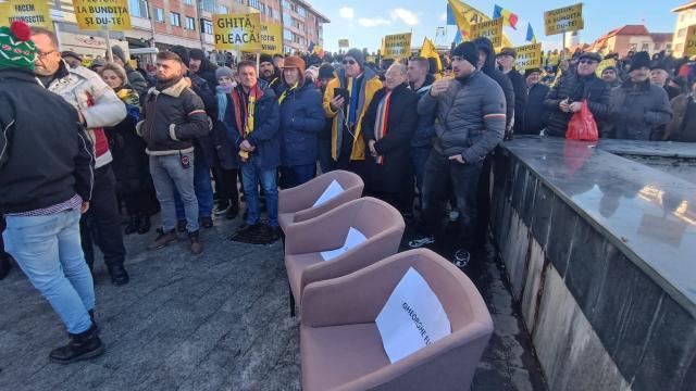 Miting împotriva lui Gheorghe Flutur, cu membri și simpatizanți AUR din județele Suceava, Iași, Botoșani, Neamț, Bistrița-Năsăud și din București