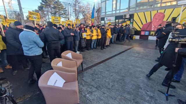 Miting împotriva lui Gheorghe Flutur, cu membri și simpatizanți AUR din județele Suceava, Iași, Botoșani, Neamț, Bistrița-Năsăud și din București