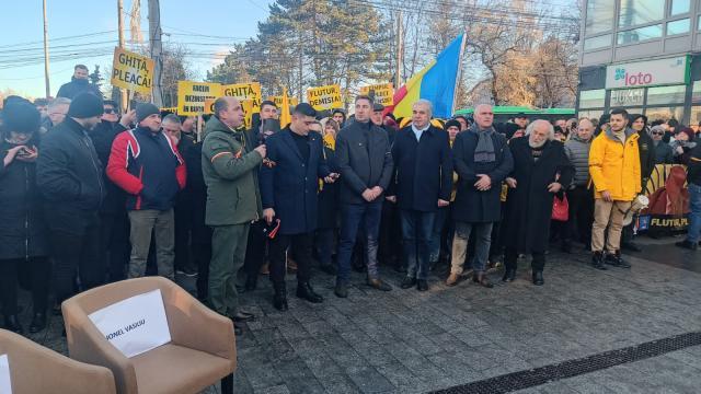 Miting împotriva lui Gheorghe Flutur, cu membri și simpatizanți AUR din județele Suceava, Iași, Botoșani, Neamț, Bistrița-Năsăud și din București