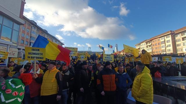 Miting împotriva lui Gheorghe Flutur, cu membri și simpatizanți AUR din județele Suceava, Iași, Botoșani, Neamț, Bistrița-Năsăud și din București