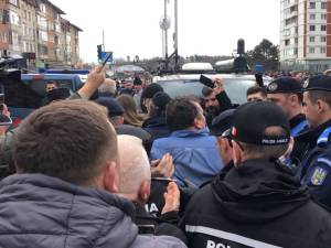 Președintele SOS Suceava, extras cu forța de jandarmi de la mitingul PNL împotriva extremismului