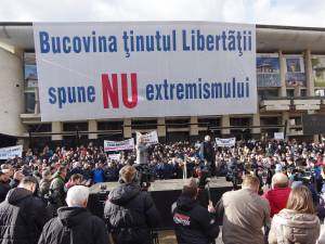 La mitingul PNL împotriva extremismului au participat câteva mii de persoane
