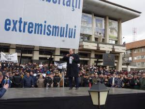 La mitingul PNL împotriva extremismului au participat câteva mii de persoane
