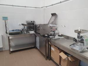 Primarul Ion Lungu a verificat dotările aduse pentru microfabrica și laboratoarele Colegiului Tehnic de Industrie Alimentara Suceava 2