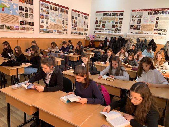 Ziua Internațională a Cititului Împreună, la Colegiul Național „Eudoxiu Hurmuzachi”