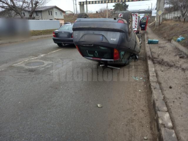 Mașină răsturnată pe cupolă la Șcheia