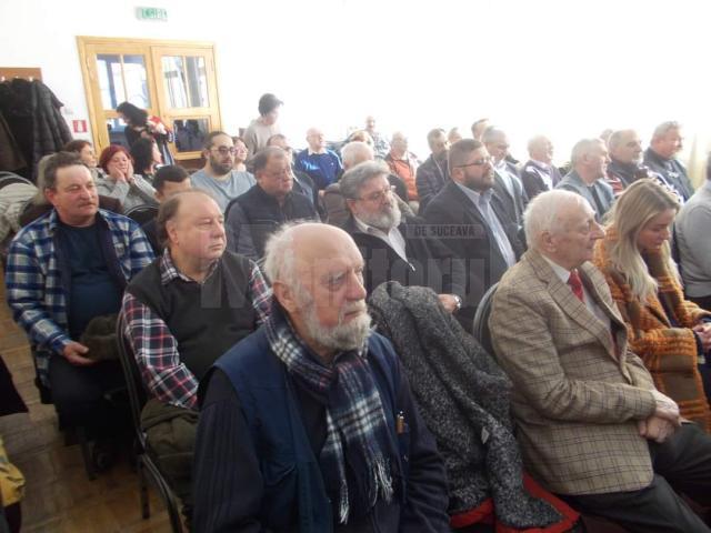 Volumul „Destine fracturate”, semnat de scriitorul câmpulungean Vasile Aioanei, a fost lansat la Biblioteca Bucovinei