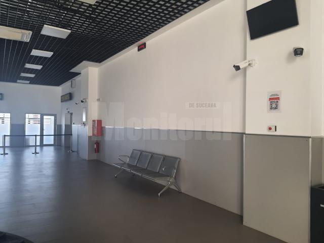 Imagini de pe care poate fi scanat un cod QR sunt postate în mai multe zone ale aeroportului