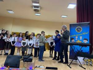 Elevi în competiția „Și bosâncenii au talent”, ediția a VI-a, la Căminul Cultural din Bosanci