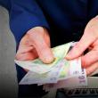 Indivizii care au intrat de două ori peste o bătrână în casă i-au lăsat 16 lei pentru pâine