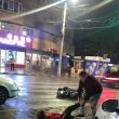 Un șofer neatent la trafic a intrat cu mașina în motocicleta din fața sa, care oprise la un semafor de pe bulevardul George Enescu din Suceava