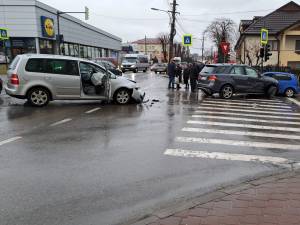 Accident cu trei mașini implicate, în intersecția din fața Lidl Burdujeni