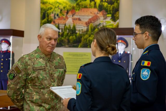 General locotenent Ciprian Marin, in vizita la Campulung  Foto: Laurențiu Sbiera