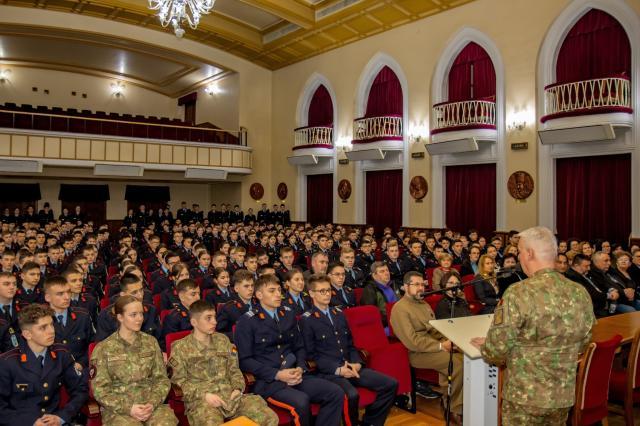 General locotenent Ciprian Marin, în vizită la Câmpulung. Foto Laurențiu Sbiera