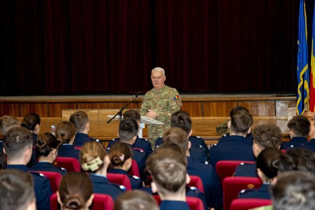 General locotenent Ciprian Marin, în vizită la Câmpulung. Foto Laurențiu Sbiera