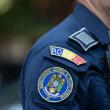 Un individ a încercat să lovească cu pumnul un polițist și apoi l-a amenințat live pe Facebook