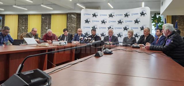 La semnarea contractului au participat reprezentanți ai celor nouă localități  din ZUF Suceava care vor beneficia de transport public cu autobuze electrice