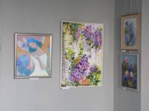 „Policromie de vise”, expoziție deschisă la Galeria de Artă „Ion Irimescu” Suceava