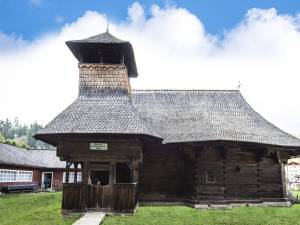 Biserica de lemn din orașul Broșteni