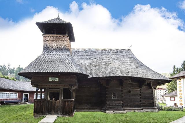 Biserica de lemn din orașul Broșteni