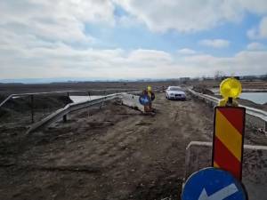 A fost redeschisă circulația pe podul rutier provizoriu de la Milișăuți