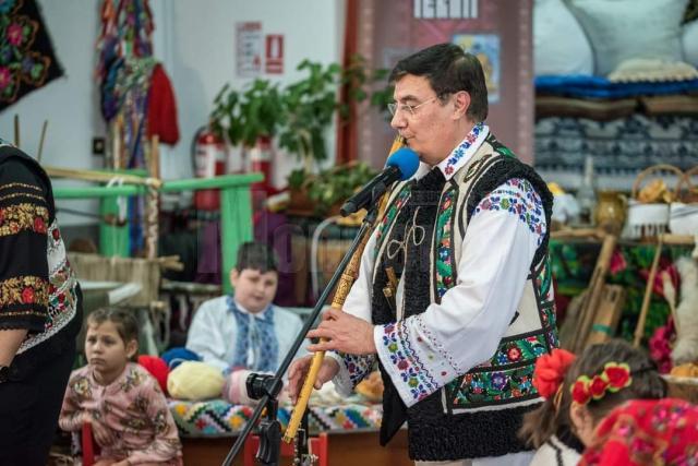 Poliinstrumentistul Leonard Zamă la Căminul Cultural Gorbănești