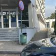 Un autoturism parcat neregulamentar a dat peste cap traficul pe str. Universităţii, la intrarea în parcarea Kaufland