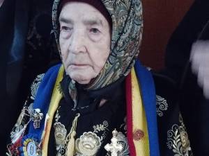 Lucreția Stratu, premiată cu „Crucea Bucovinei” la împlinirea vârstei de 100 de ani
