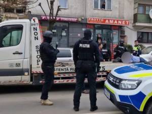 Bătaie în stradă, între suceveni, la Botoșani. Mascații Poliției au intervenit în forță
