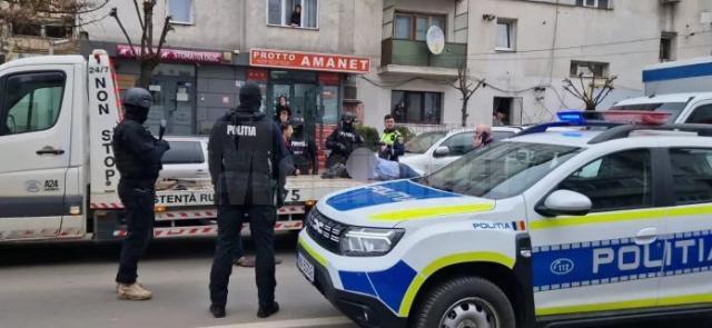 Bătaie în stradă, între suceveni, la Botoșani. Mascații Poliției au intervenit în forță