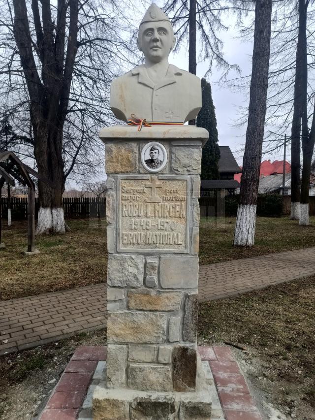 Bustul eroului Mircea Robu
