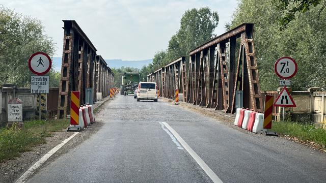 Podul este vechi de 90 de ani și grav deteriorat