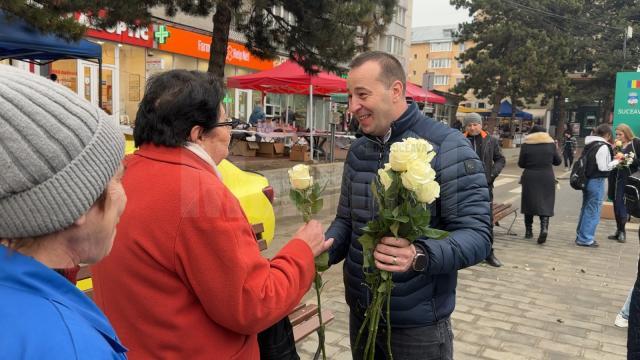 Sute de flori împărțite în stații și în autobuzele TPL de Lucian Harșovschi, la începutul primăverii