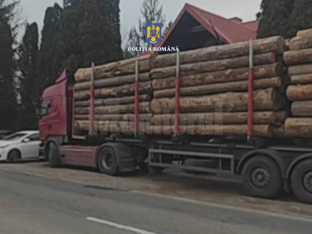 Tir care transporta ilegal peste 40 mc de material lemnos, indisponibilizat de polițiști