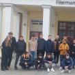 63 de elevi cu rezultate bune la învățătură, provenind din centre sociale, într-o excursie organizată de „EduMax” și „Euroactiv”