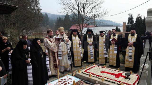 Liturghie arhierească și slujbă de pomenire pentru prima stareță a Mănăstirii Voroneț