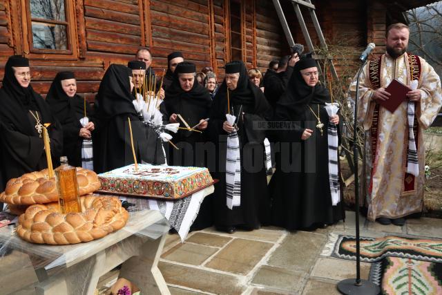 Liturghie arhierească și slujbă de pomenire pentru prima stareță a Mănăstirii Voroneț