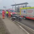 Un adolescent de 17 ani a ajuns la spital după ce mopedul pe care îl conducea a intrat într-o mașină