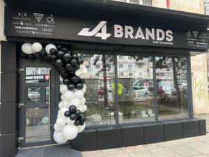 Mare deschidere în Suceava - un nou magazin de haine își deschide porțile. J4 Brands vă așteaptă cu oferte