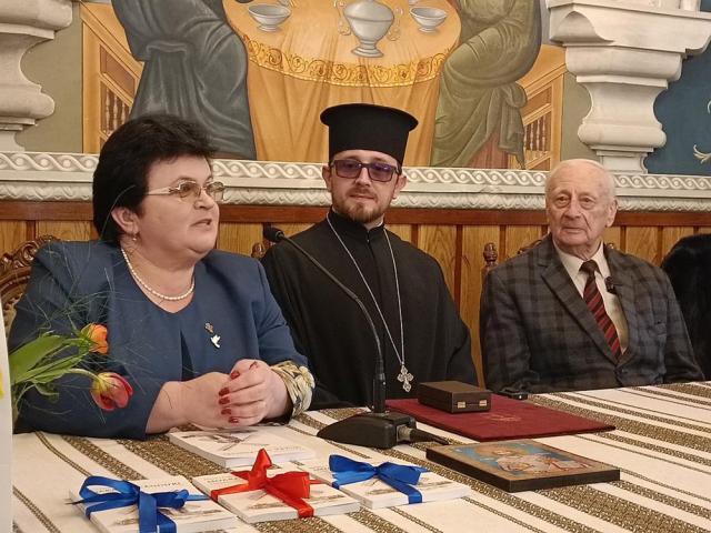 Inspectorul de religie  prof. Daniela Ceredeev prezidând evenimentul de la Mânăstirea Cămârzani