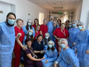 Tinerii ATOS au dăruit ghiocei și mărțișoare mămicilor de la Spitalul Județean de Urgență „Sfântul Ioan cel Nou” Suceava