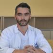 Chist cu diametrul de peste 7 cm, eliminat de chirurgul Gelu Duprii de sub bărbia unei tinere ...