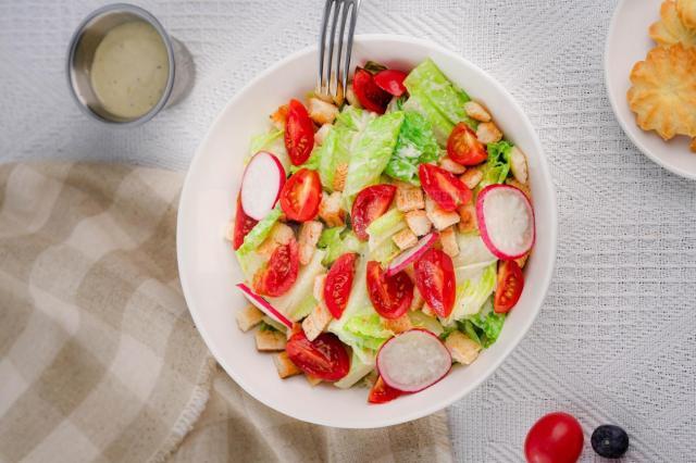 Salată de primăvară cu brânză feta