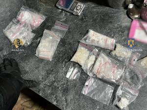 Droguri confiscate la percheziții