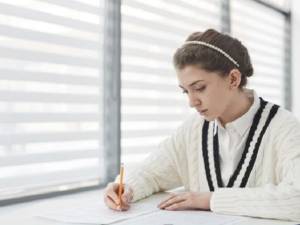 Peste jumătate dintre elevii de-a XII-a au picat simularea examenului de bacalaureat