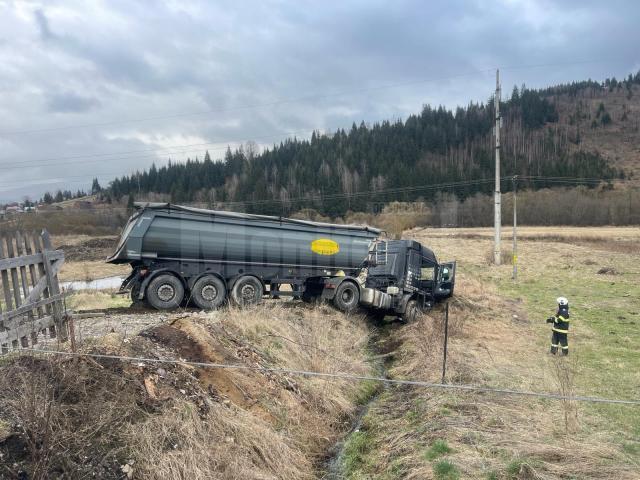 Șoferul de 46 de ani ar fi făcut infarct în cazul autocamionului scăpat de sub control pe drumul Suceava – Cluj