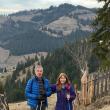 Ambasadoarea SUA în România, împreună cu soțul într-o drumeție în munți, la Ciumârna